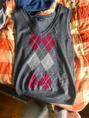 Reitmans Gray V-Neck Argyle Sweater Vest with red and Light Gray Diamonds